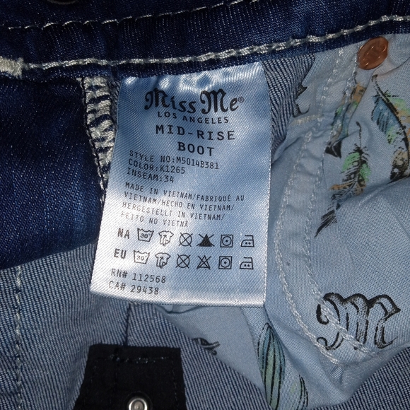 Like New Mid-Rise Boot Miss Me Jeans - Picture 2 of 5